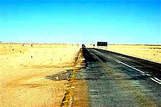 Esta imagem tem um texto alternativo em branco, o nome da imagem é estrada-deserto-88-ok.jpg