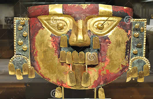 Esta imagem tem um texto alternativo em branco, o nome da imagem é máscara-antiga-do-inca-do-ouro-18060707.jpg