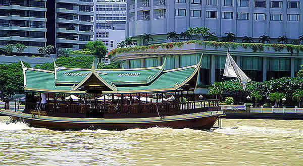 Esta imagem tem um texto alternativo em branco, o nome da imagem é BK-04-Canal-em-Bangkok.jpg
