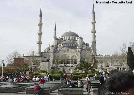 Esta imagem tem um texto alternativo em branco, o nome da imagem é istambul-santa-sofia-8.jpg
