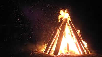 Esta imagem tem um texto alternativo em branco, o nome da imagem é FOGUEIRA-2.jpg